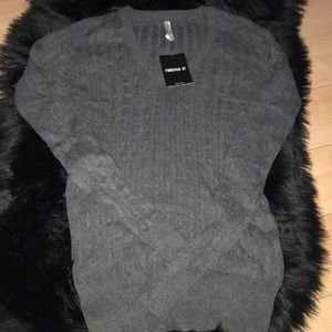 V neck gray top☺️